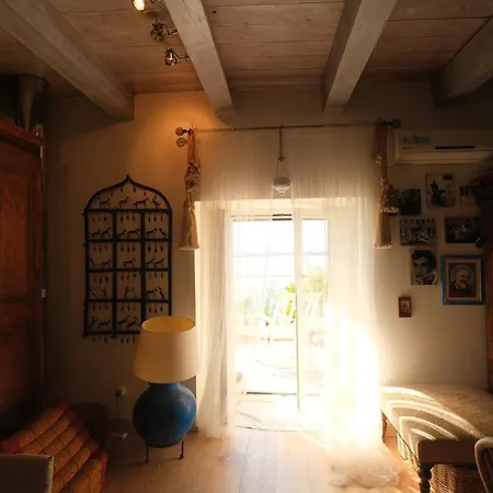 Wonderful Waterfront Ancient House *